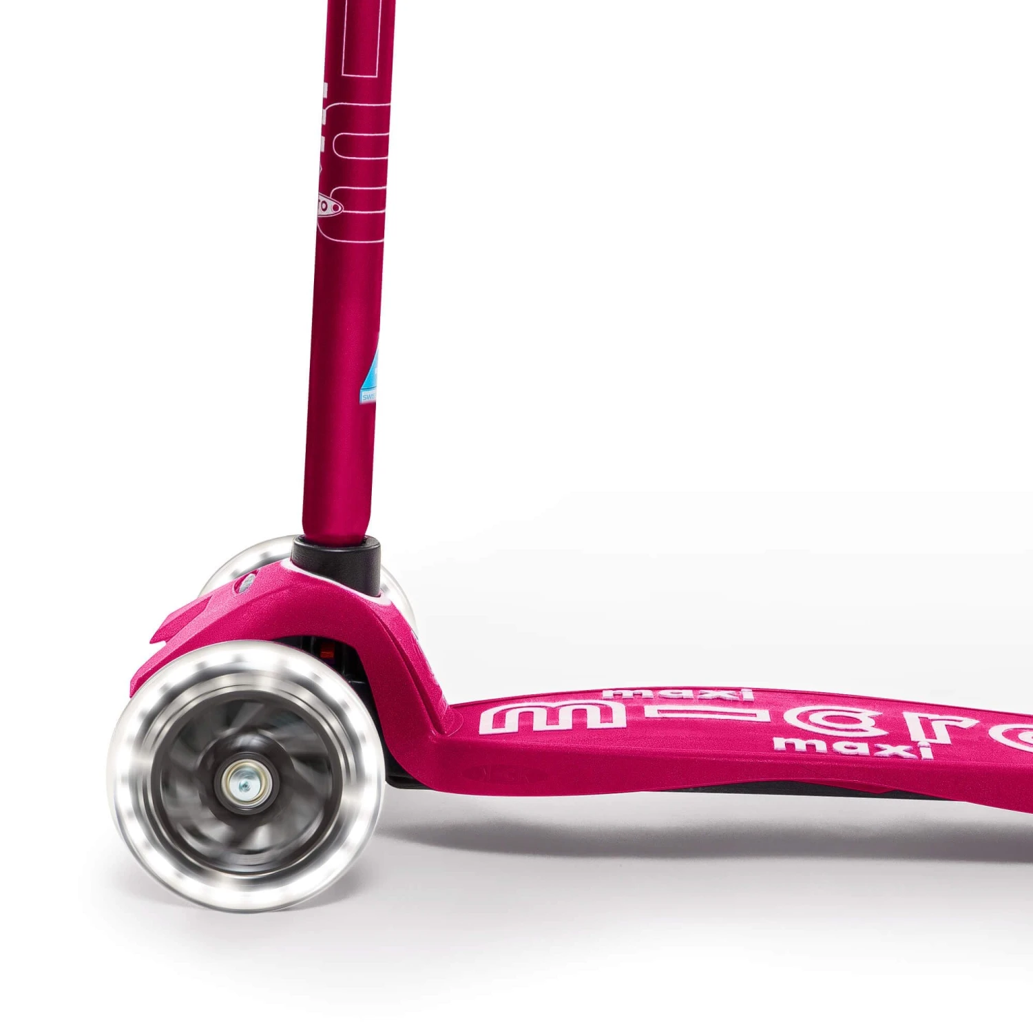 Maxi Micro Deluxe LED Scooter - Pink 7 Maxi Micro Deluxe LED Scooter - Pink - Image 5