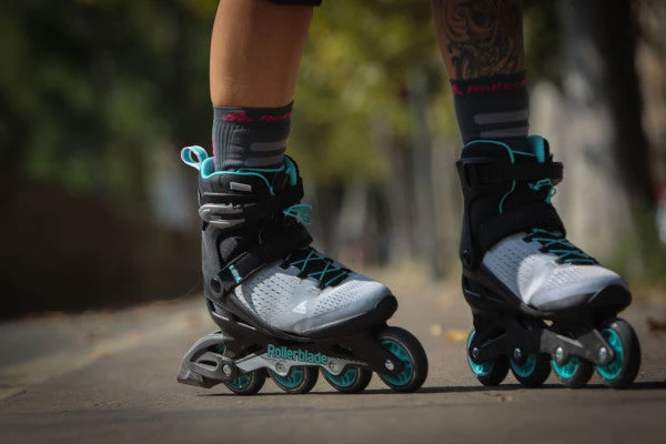 Rollerblade Zetrablade Elite Womens Skates - Black/Powder Blue 6 Rollerblade Zetrablade Elite Womens Skates - Black/Powder Blue - Image 4
